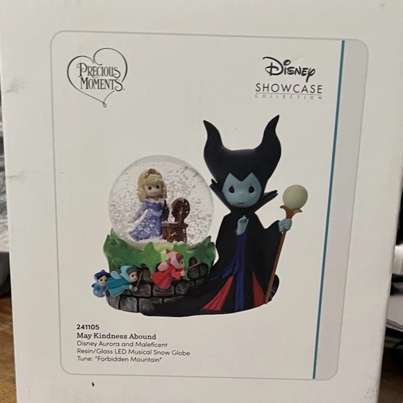 Precious Moments x Disney Sleeping Beauty Musical Snow Globe - Picture 2 of 3